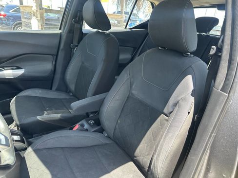 Used 2019 Nissan Kicks SV image 12