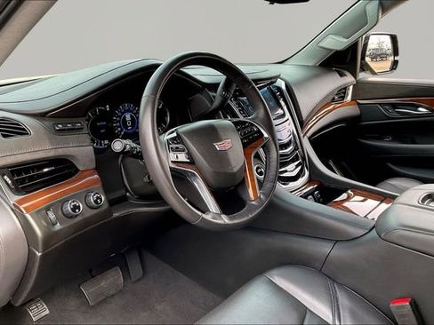 Used 2020 Cadillac Escalade Luxury image 11