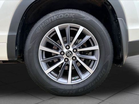 Used 2018 Toyota Highlander XLE FWD image 11