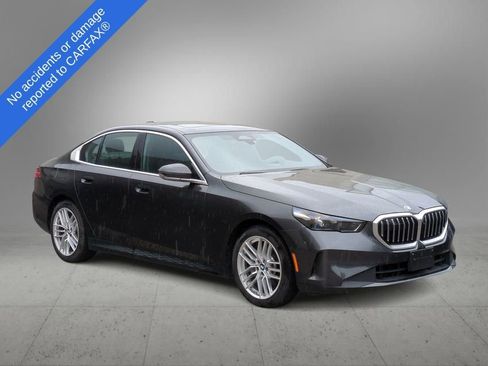 Used 2025 BMW 530i xDrive w/ Premium Package image 2