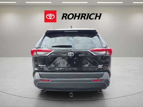 Used 2023 Toyota RAV4 XLE Premium AWD/4WD image 7