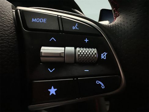 Certified 2025 Genesis G70 2.5T w/ Sport Prestige Package image 21