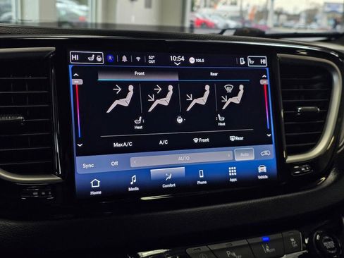 Used 2025 Chrysler Pacifica Select image 31