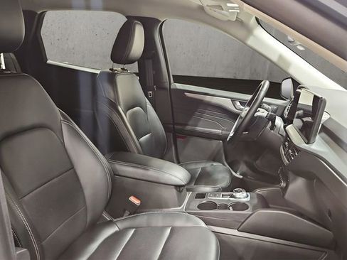 Certified 2025 Ford Escape Platinum AWD/4WD image 19