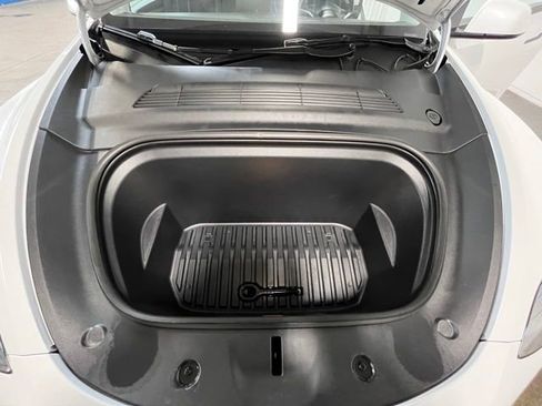 Used 2024 Tesla Model Y Long Range AWD/4WD image 27
