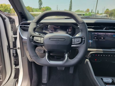 Used 2026 Jeep Cherokee Limited AWD/4WD image 12