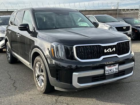 Used 2024 Kia Telluride LX image 2