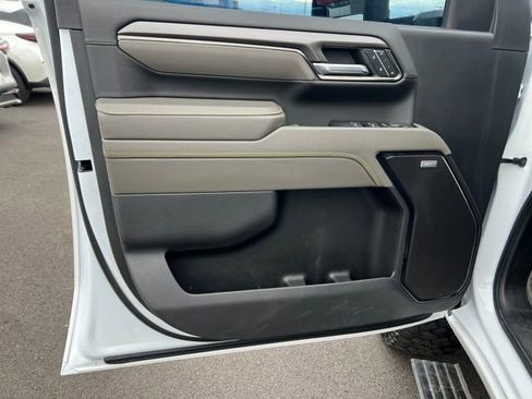 Used 2024 Chevrolet Silverado 2500 ZR2 w/ Technology Package image 11