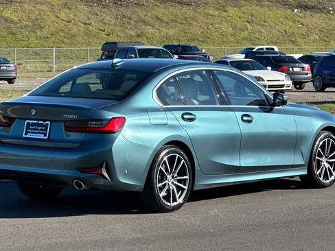 Used 2021 BMW 330i xDrive Sedan w/ Convenience Package image 3