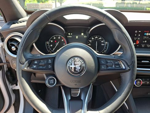 Used 2023 Alfa Romeo Stelvio Ti AWD/4WD image 21