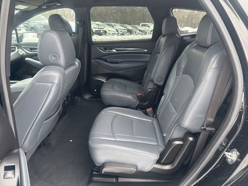 Used 2023 Buick Enclave Essence image 14