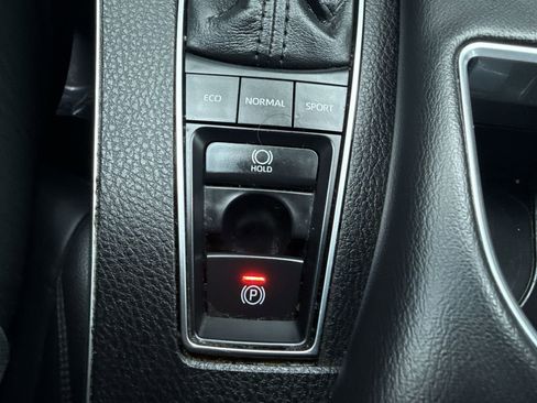 Used 2021 Toyota Avalon XLE image 30