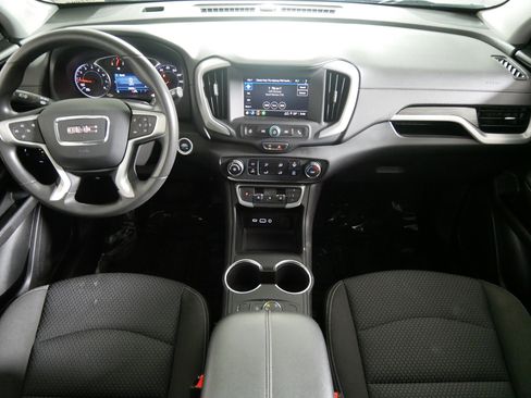 Used 2024 GMC Terrain SLE image 10