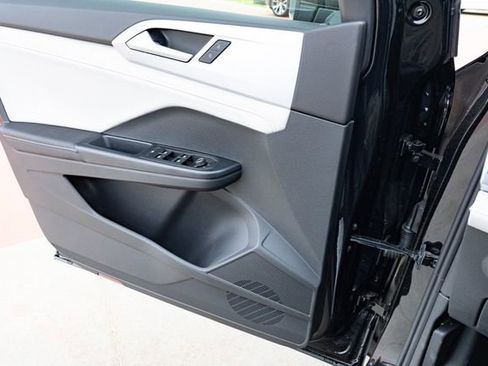 New 2026 Volkswagen Taos SE FWD image 27