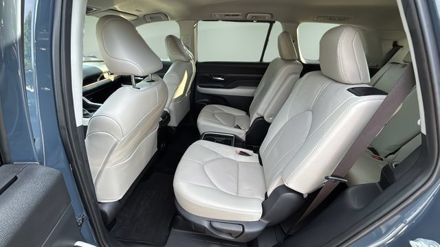 Used 2024 Toyota Grand Highlander AWD Hybrid image 19