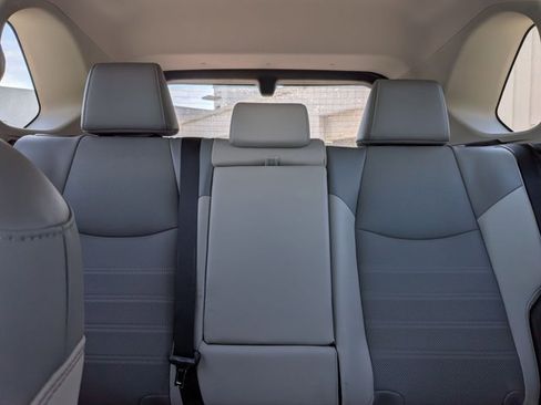 Used 2022 Toyota RAV4 Limited image 17