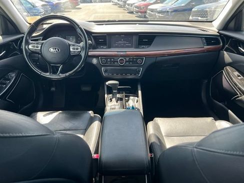 Used 2017 Kia Cadenza Premium FWD image 12