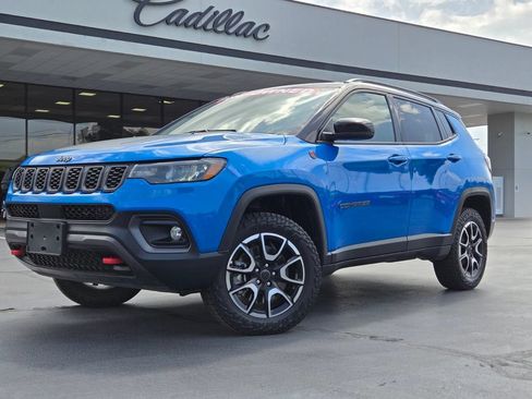 Used 2025 Jeep Compass Trailhawk AWD/4WD image 1