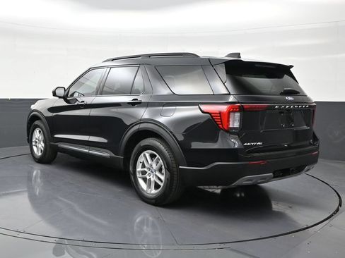 Used 2025 Ford Explorer Active w/ Active Comfort Package RWD image 3