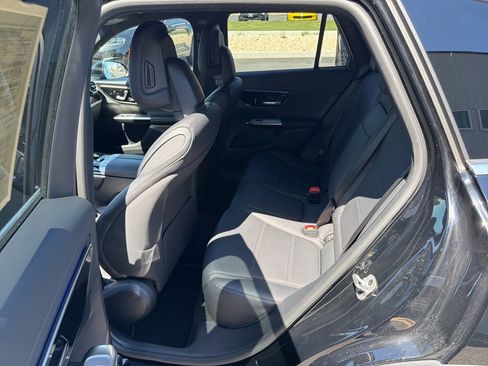 Used 2024 Mercedes-Benz GLC 300 4MATIC image 10