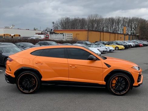 Used 2021 Lamborghini Urus AWD/4WD image 3
