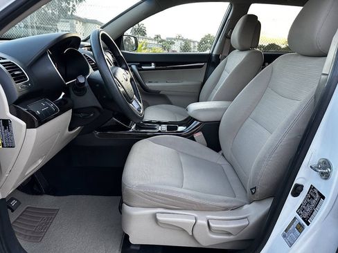 Used 2015 Kia Sorento LX AWD/4WD image 9