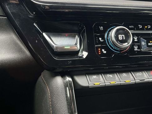 Used 2024 GMC Sierra 1500 AT4 image 31