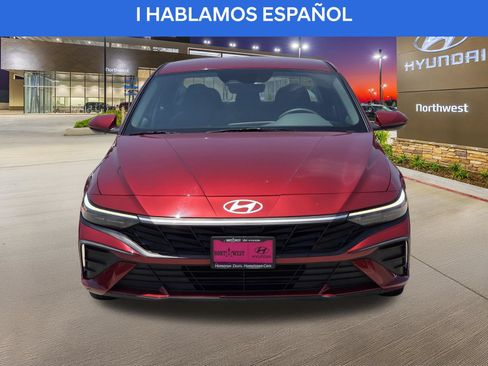 Used 2024 Hyundai Elantra SE FWD image 5