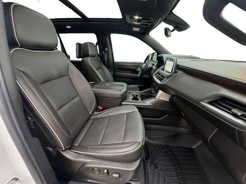 Used 2022 Chevrolet Suburban Premier w/ Premium Package image 16