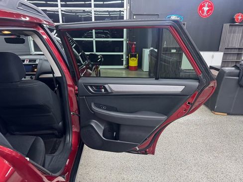 Used 2017 Subaru Outback 2.5i Premium image 16