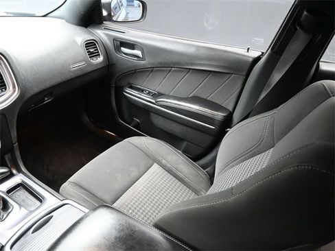 Used 2019 Dodge Charger SXT image 11