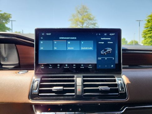 Used 2022 Lincoln Navigator Reserve image 17