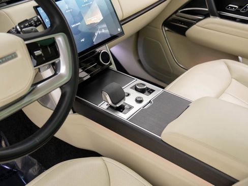Used 2023 Land Rover Range Rover SE image 12