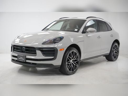 Certified 2025 Porsche Macan image 1