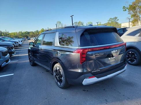 New 2026 Kia Carnival EX FWD image 3