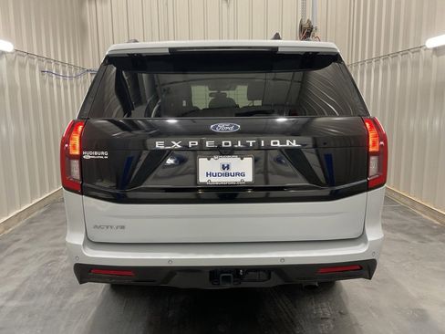 Used 2025 Ford Expedition Active image 24