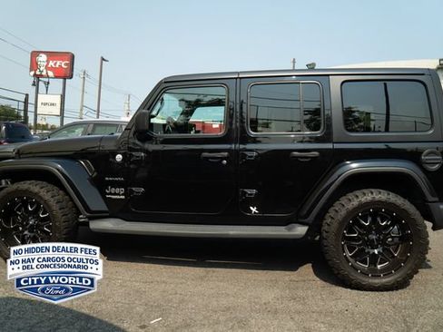 Used 2019 Jeep Wrangler Unlimited Sahara AWD/4WD image 5