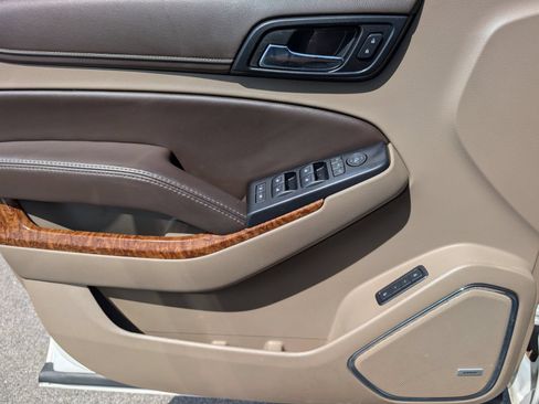 Used 2019 Chevrolet Suburban Premier AWD/4WD image 31