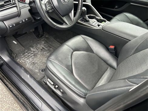 Used 2022 Toyota Camry XSE image 11