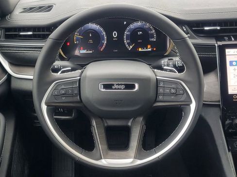 New 2025 Jeep Grand Cherokee Limited image 18