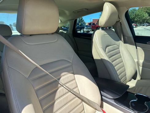 Used 2015 Ford Fusion Energi SE FWD image 39