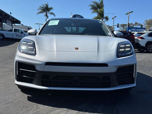Used 2025 Porsche Panamera image 5