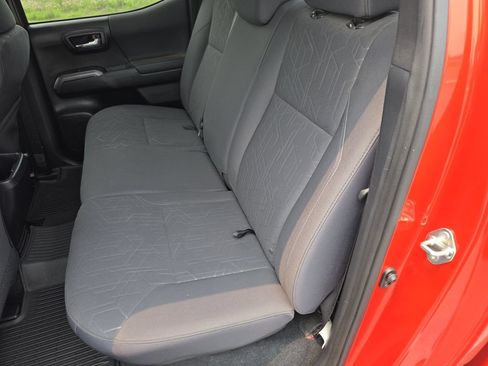 Used 2017 Toyota Tacoma TRD Sport w/ Tow Package (A/T) AWD/4WD image 13