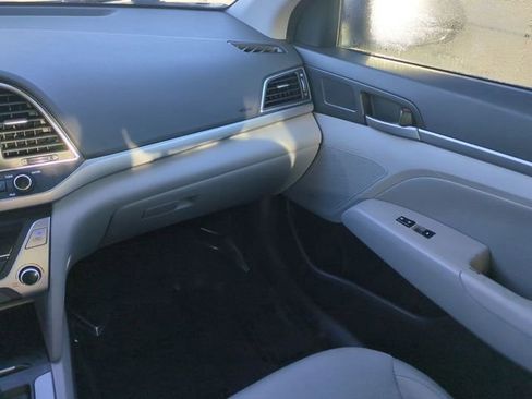 Used 2017 Hyundai Elantra SE image 16