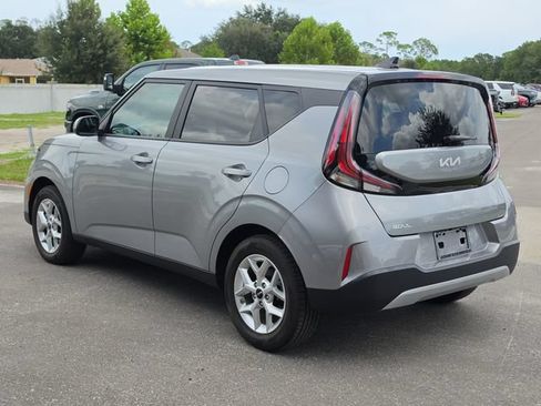 Certified 2025 Kia Soul LX w/ LX Technology Package FWD image 3