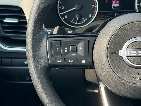 Used 2023 Nissan Rogue SV AWD/4WD image 11