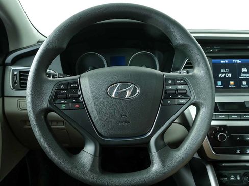 Used 2017 Hyundai Sonata SE FWD image 9