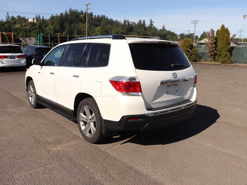 Used 2013 Toyota Highlander Limited AWD/4WD image 7