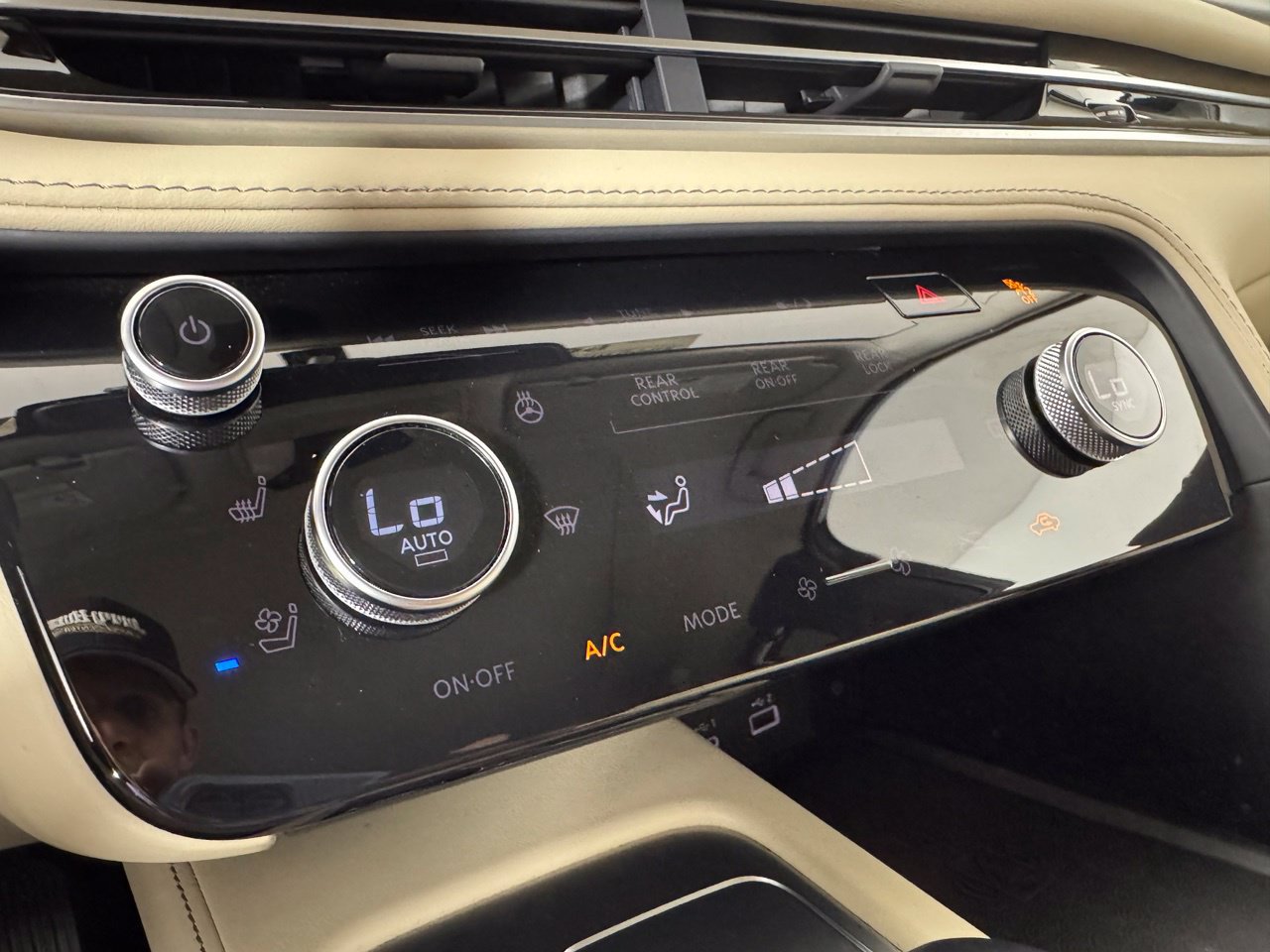 Used 2023 INFINITI QX60 Luxe w/ Cargo Package AWD/4WD image 30