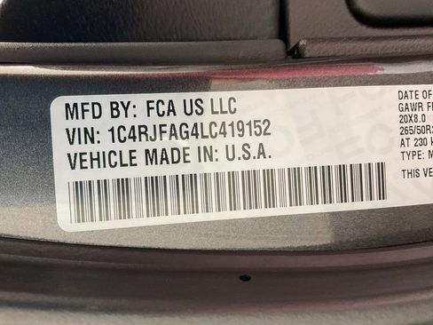 Used 2020 Jeep Grand Cherokee Altitude image 42